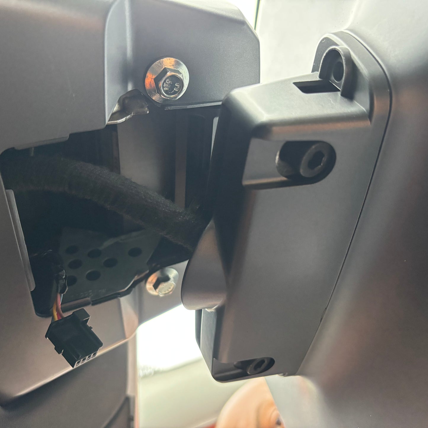 Skærm drejearm TESLA Model /3/Y