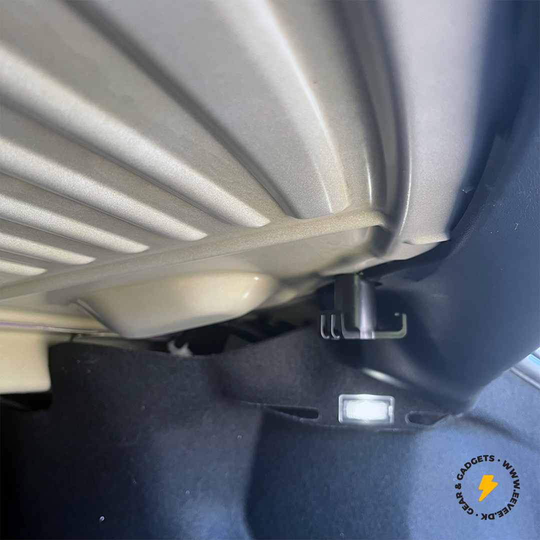 Haken für Kofferraum TESLA Modell /3